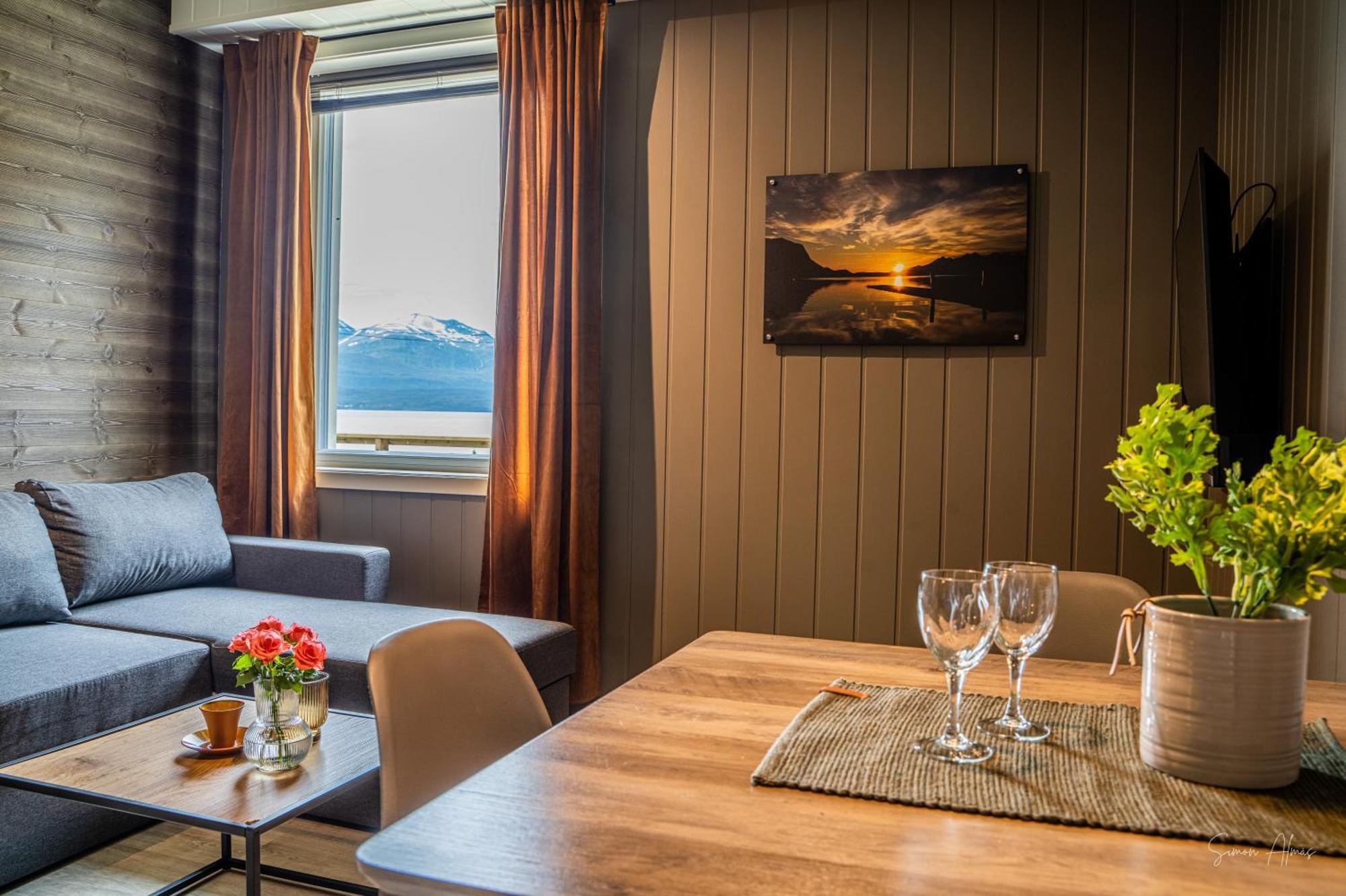 Alpan Apartments, Lyngenfjord Olderdalen Buitenkant foto